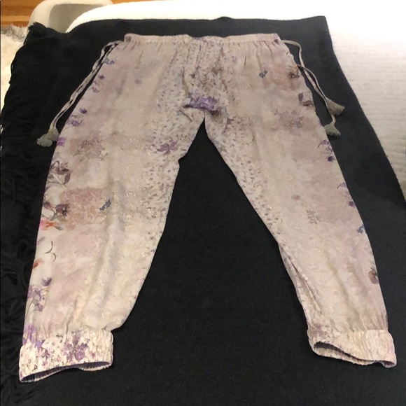 Elie Tahari Pants - Elie Tahari silk print pants